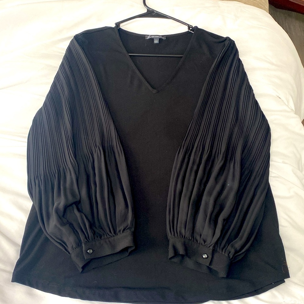 Adrianna‎ Papell black v-neck blouse/top with long pleated sleeves. Women's  L